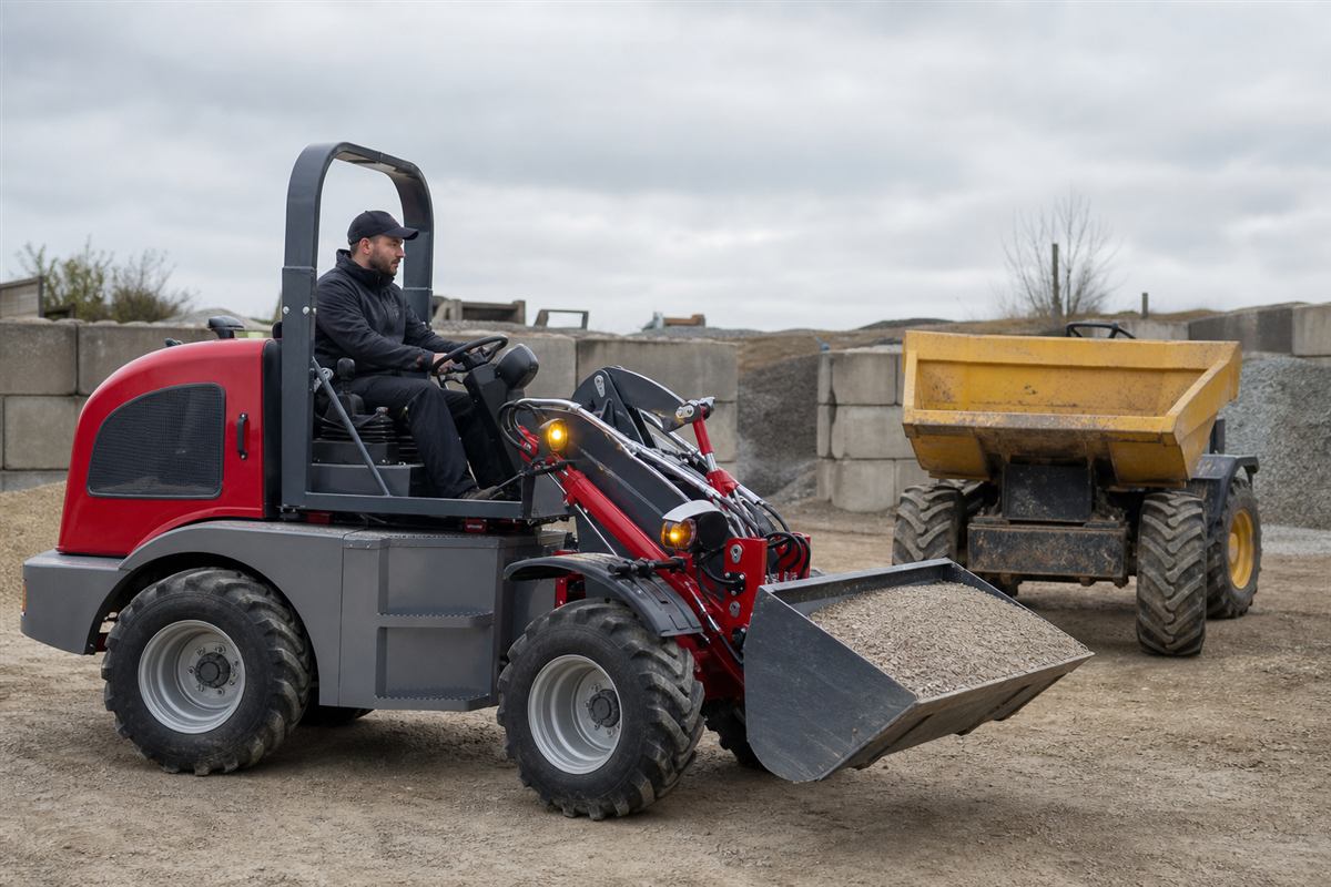 ZG908 loading light aggregate at a small construction site