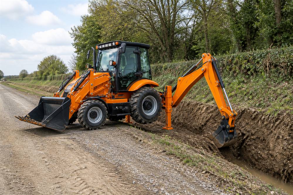 ZGLOADER / MYZG 388 Backhoe Loader Application Guide drainage trench application