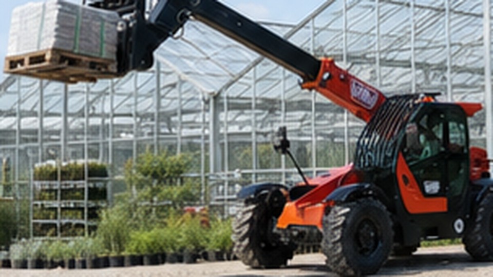 European Telehandler Case: Placing Roof Trusses on a Narrow Building Site - European telescopic loader 3