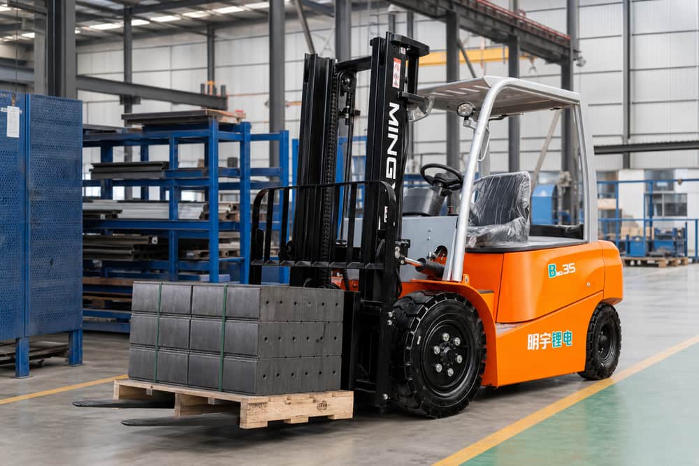 B35D lithium forklift carrying a pallet in a warehouse