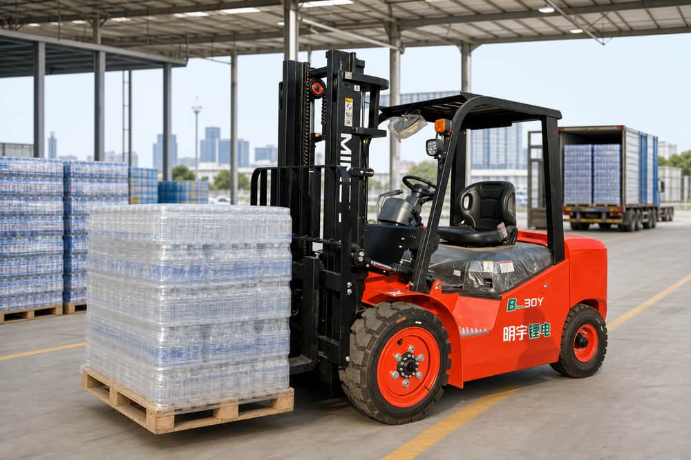 B30Y-B35Y lithium forklift moving bottled water in a beverage distribution center