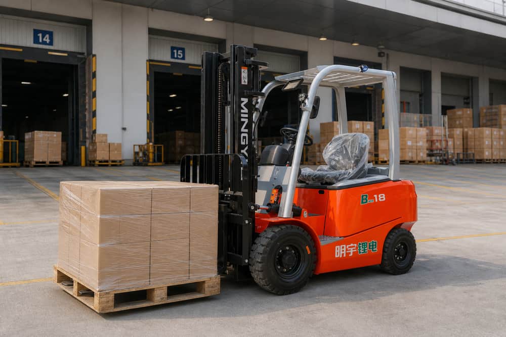 CPD18-B lithium forklift moving cartons at a logistics cross-dock