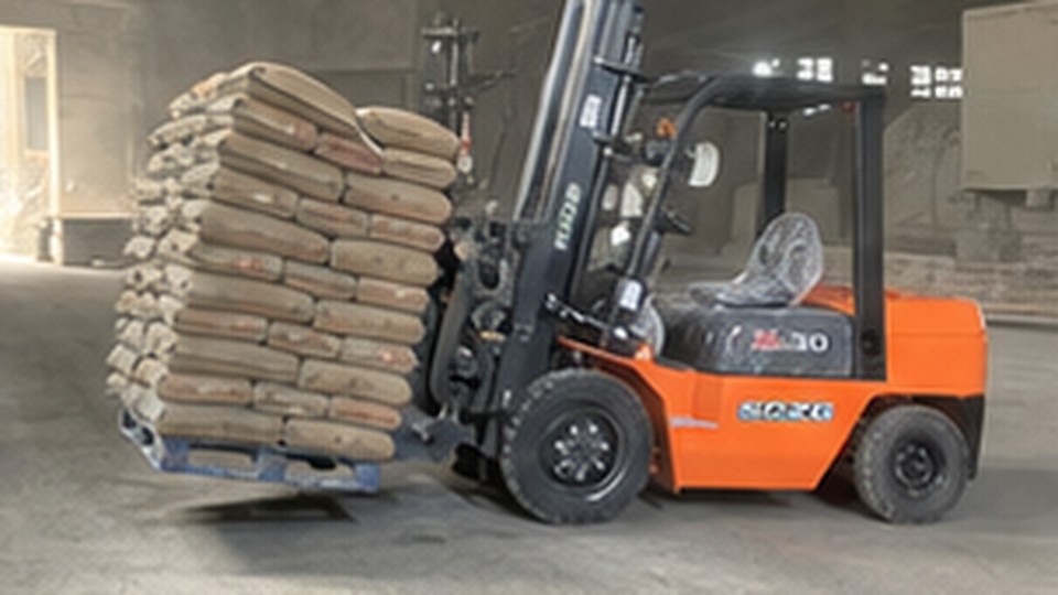 Diesel Forklift Case: Catching Mast and Tire Problems Before a Busy Shift - diesel forklift 2