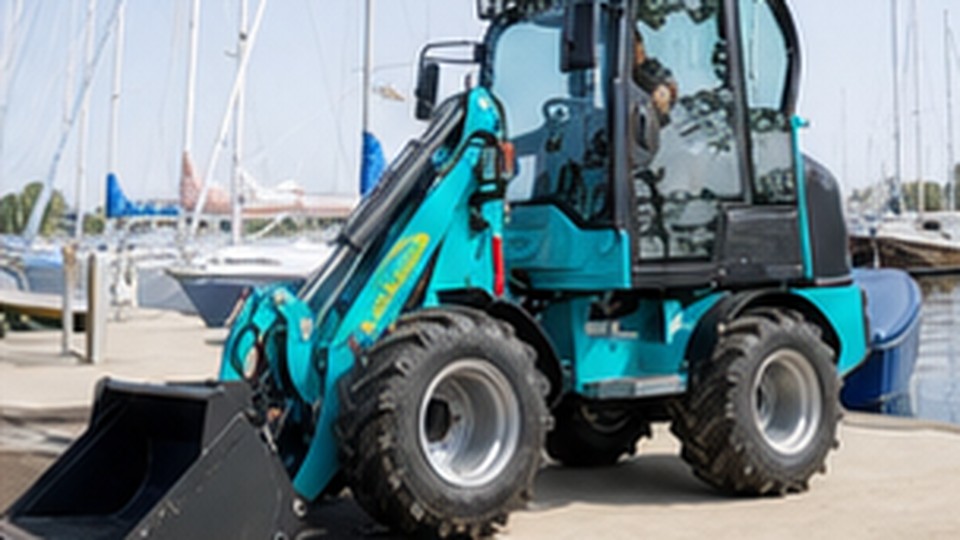How Does Articulated Steering Affect Stability on a Euro Mini Loader? - Euro-style compact loader 4