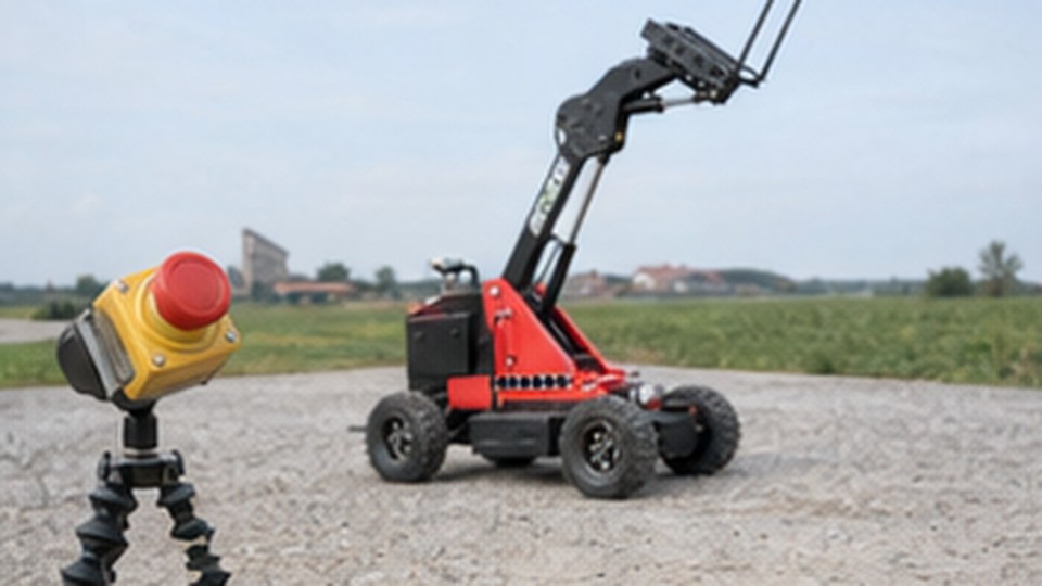 Remote Forklift Case: Moving Orchard Crates on Slopes Without a Ride-On Operator - remote-control rough terrain forklift 4