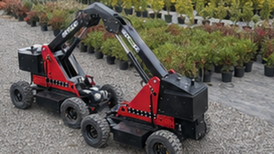 Can Radio Interference Affect a Remote Forklift on a Busy Worksite? - remote-control rough terrain forklift 3