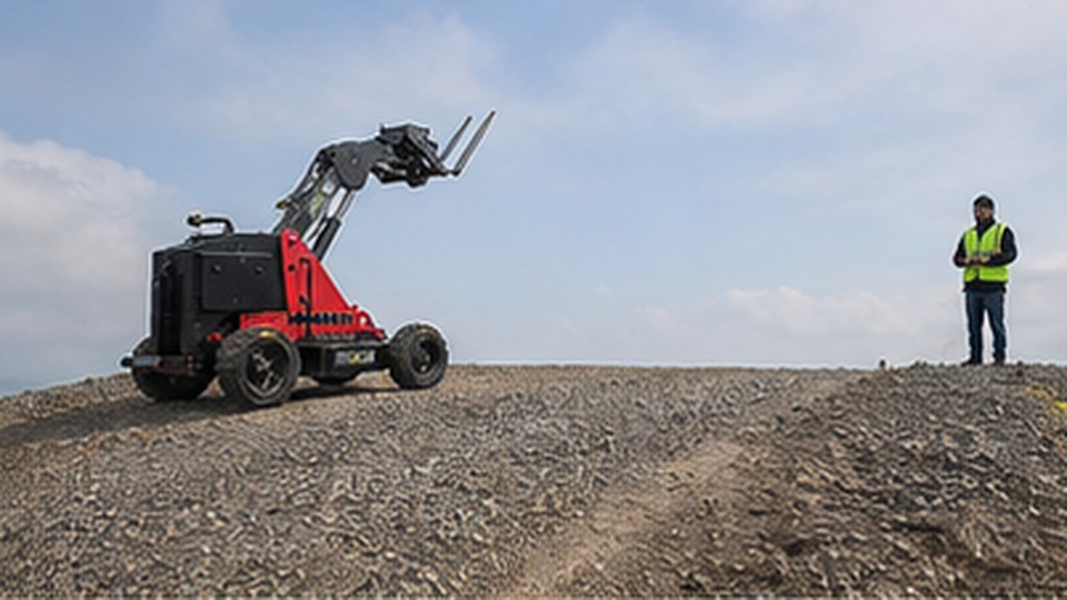Remote Forklift Case: Moving Pallets Through a Blind Corner Safely - remote-control rough terrain forklift 2