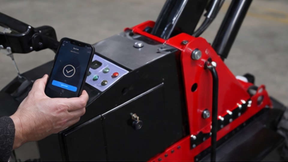 How Should a Remote Forklift Controller Be Paired Before Each Shift? - remote-control rough terrain forklift 2