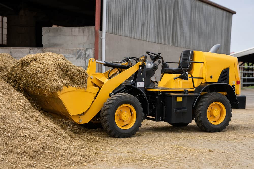 B25 Livestock farm material handling