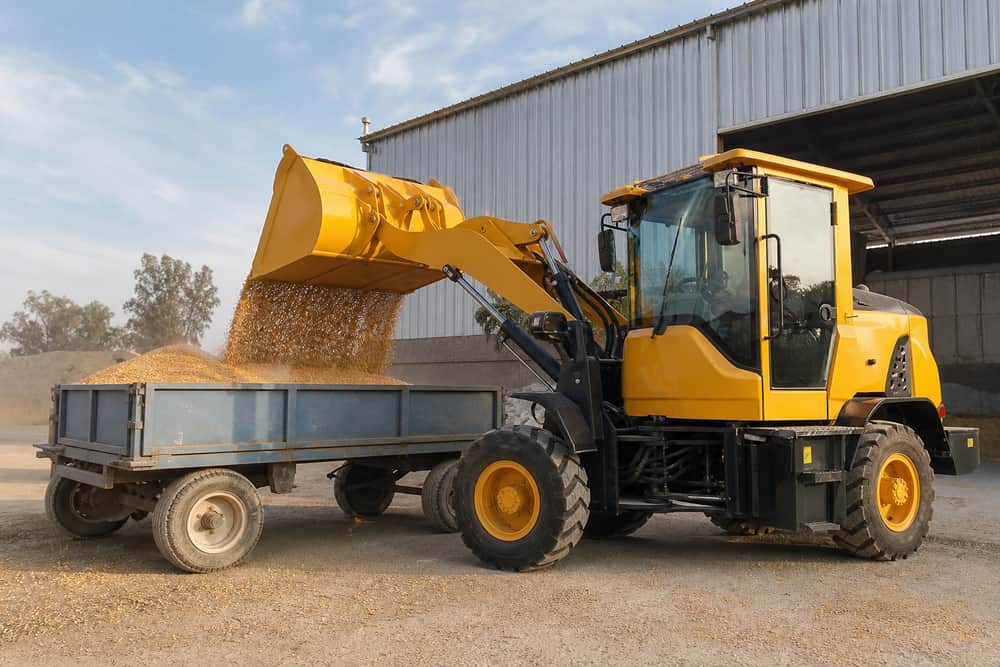 B26 Livestock farm material handling
