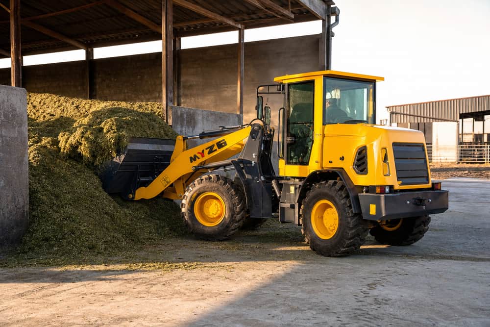 B30 Silage and livestock-yard work