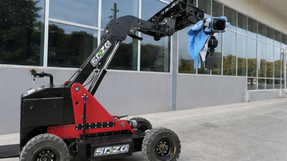 How Should Remote Forklift Cameras Be Kept Clear in Dust and Rain? - remote-control rough terrain forklift 1