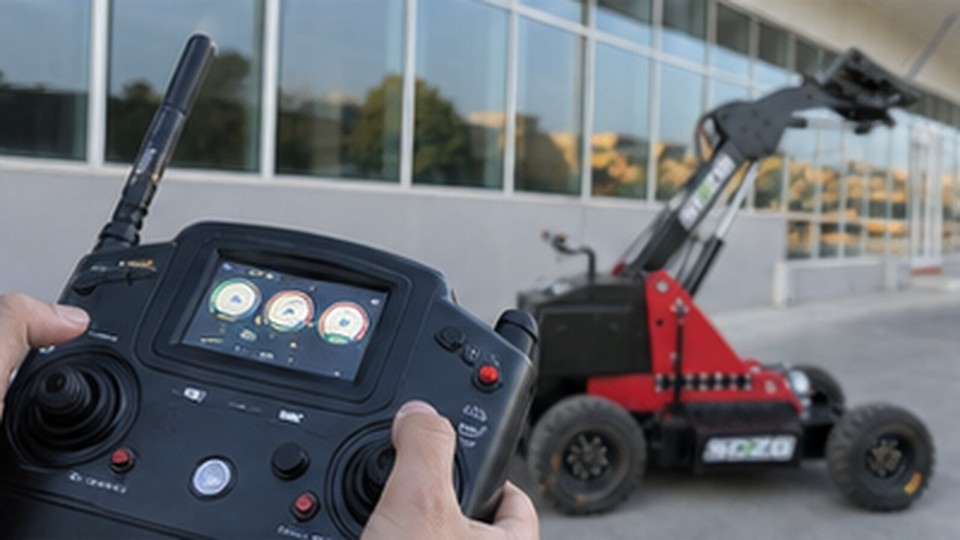 Can a Remote Forklift Work Safely in Low-Light Loading Areas? - remote-control rough terrain forklift 1