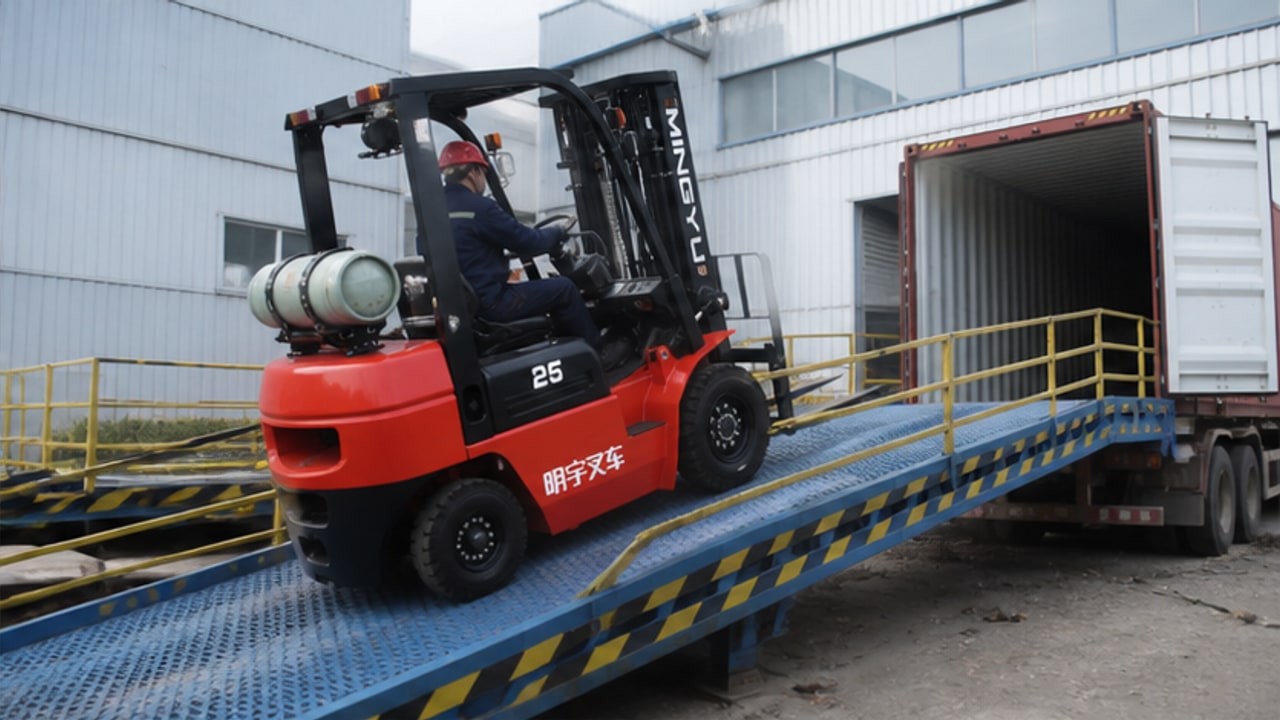 LPG Forklift Case: Reducing Ceramic Tile Damage During Dock Transfer - LPG forklift 2