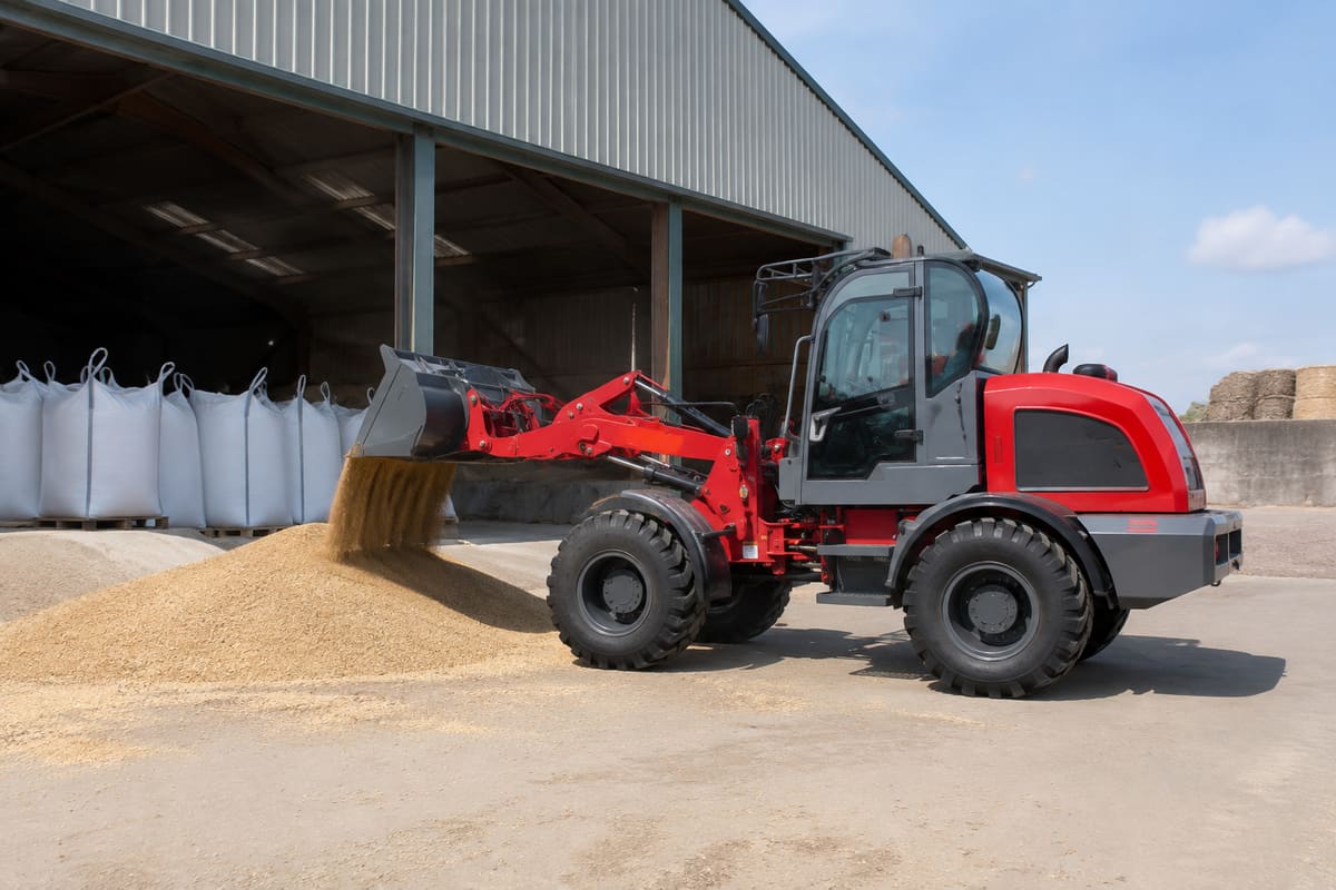 ZGLOADER / MYZG ZL825 European Loader Productivity and Service Guide 2026 work scene 2