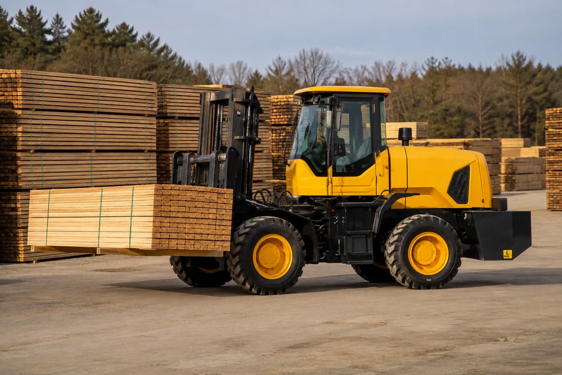 ZGLOADER / MYZG 7T Articulated Rough Terrain Forklift work scene 3