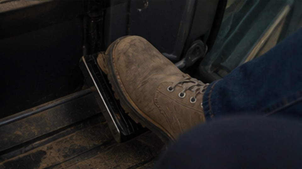 Backhoe Loader Case: Preventing Road Damage with the Rear Boom Transport Lock - backhoe loader 3
