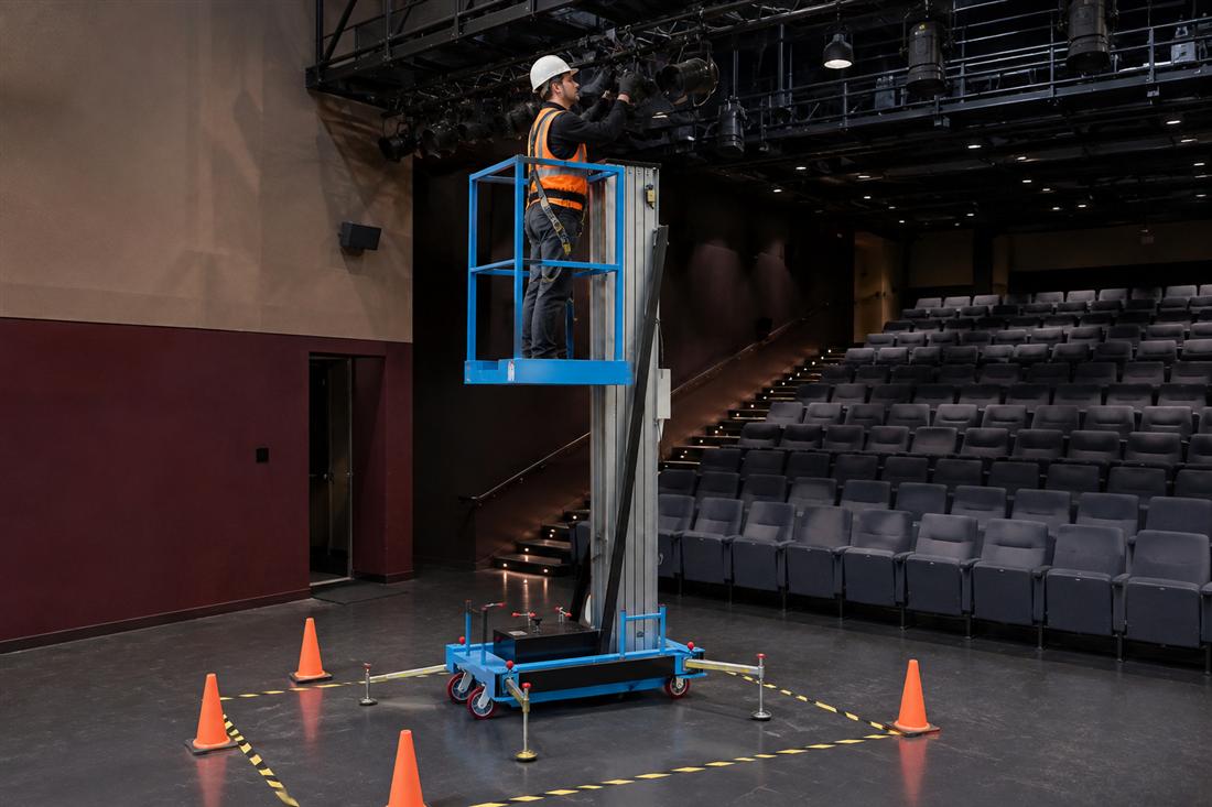 ZGFORKLIFT / MYZG ZG-DZ-06CD Single-Column Sleeve Lift Platform application view 2
