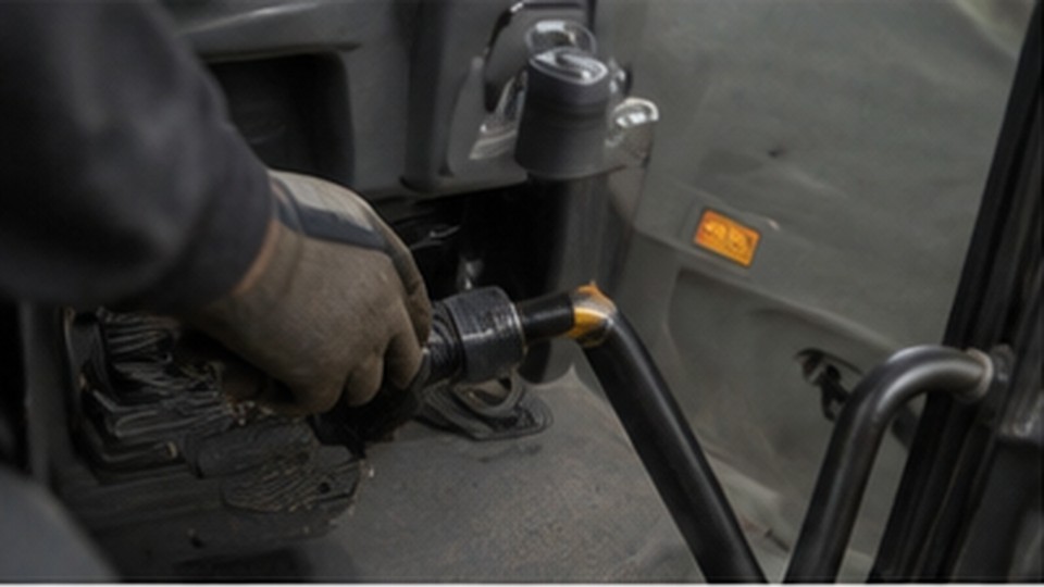 Backhoe Loader Case: Diagnosing Excessive Hydraulic Oil Temperature - backhoe loader 1