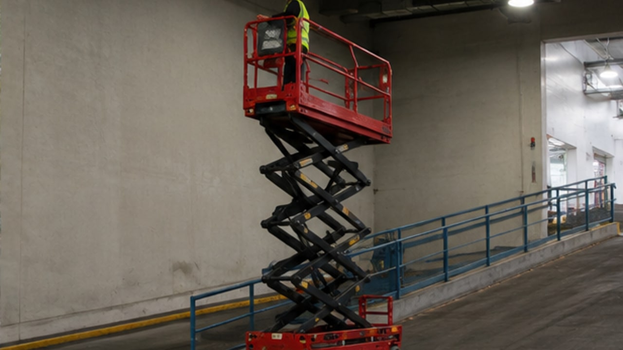 What Should Operators Do When an Aerial Platform Tilt Alarm Activates? - aerial work platform 4