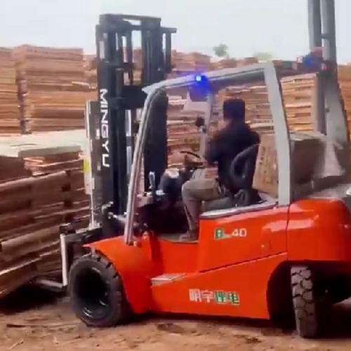 Do electric forklifts have a clutch?