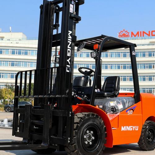 What are the major parts of a forklift?