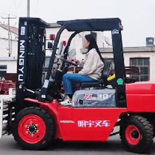 What is the fuel consumption per hour for a diesel forklift?