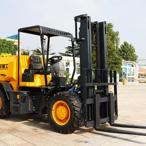 How to choose between telescopic and straight mast rough terrain forklifts?