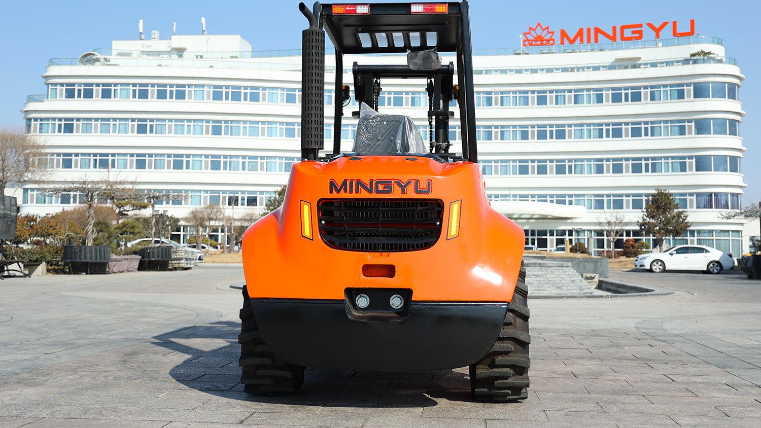  Training requirements for operating articulated rough-terrain forklifts?