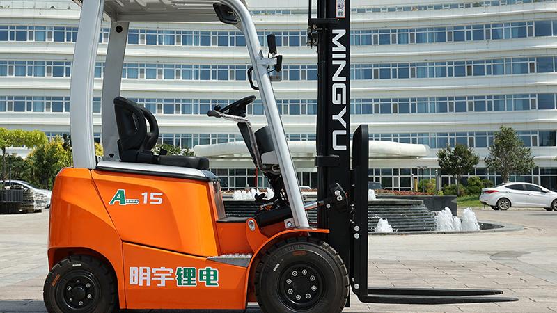 What is the lifespan of an electric forklift and its battery?