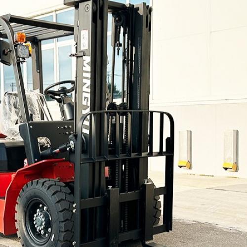 What are the different types of forklifts and their uses?