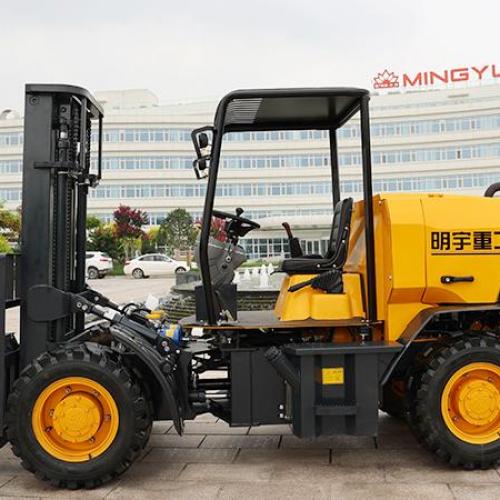 Can an all-terrain forklift operate on muddy or uneven ground?