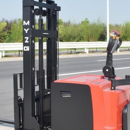 What is the lifting capacity of a typical pallet stacker?