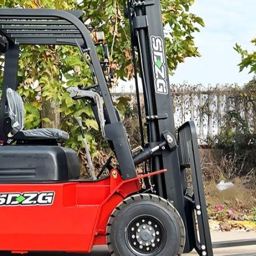 What is the recommended maintenance schedule for a forklift?