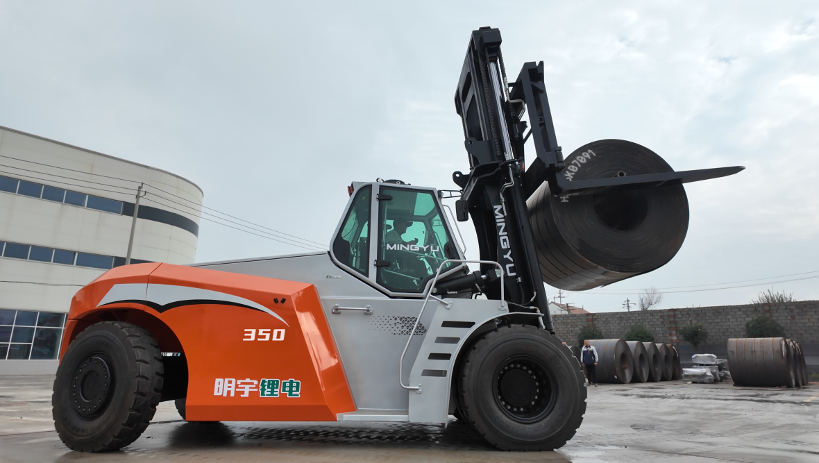 Electric Heavy-Duty Benchmark for Steel Plants: Mingyu 35T Electric Forklift Boosts Efficiency in Steel Handling