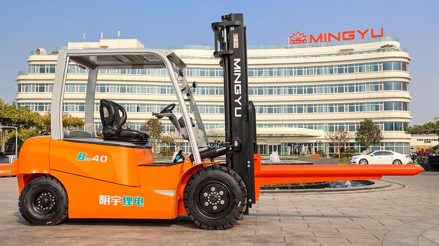 ¿Cuáles son los tipos más comunes de montacargas (forklifts)?