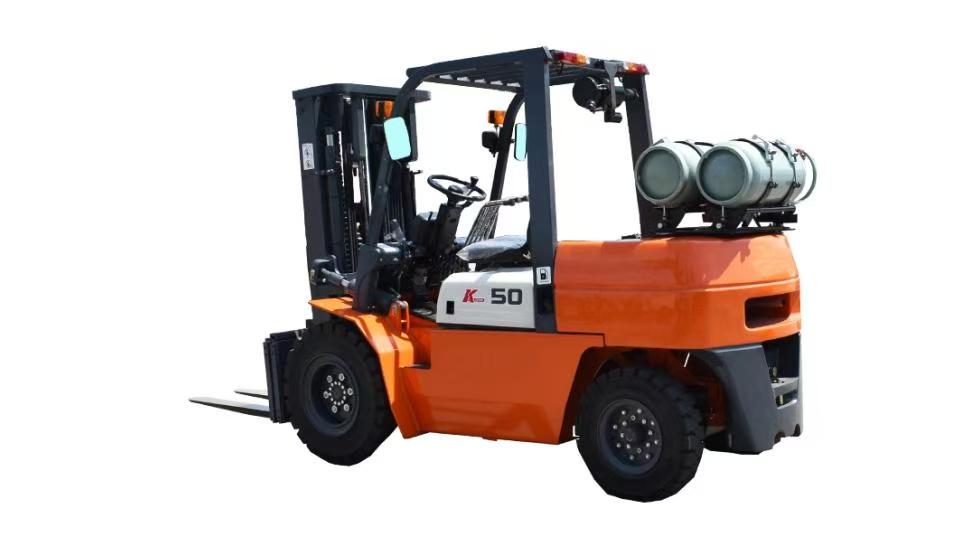 Carretilla elevadora frente a carretilla retráctil: ¿Cuál es la diferencia?