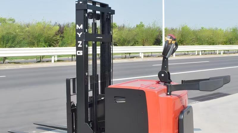 Cómo realizar el mantenimiento básico de un apilador de pallets?