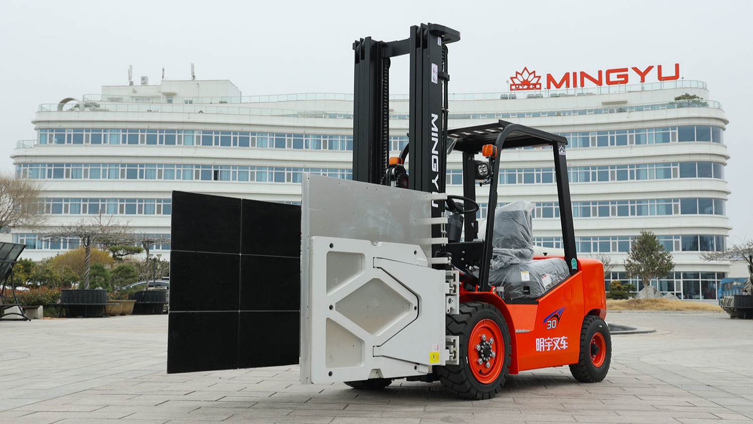 Cómo Conducir un Montacargas: Guía Completa para Principiantes