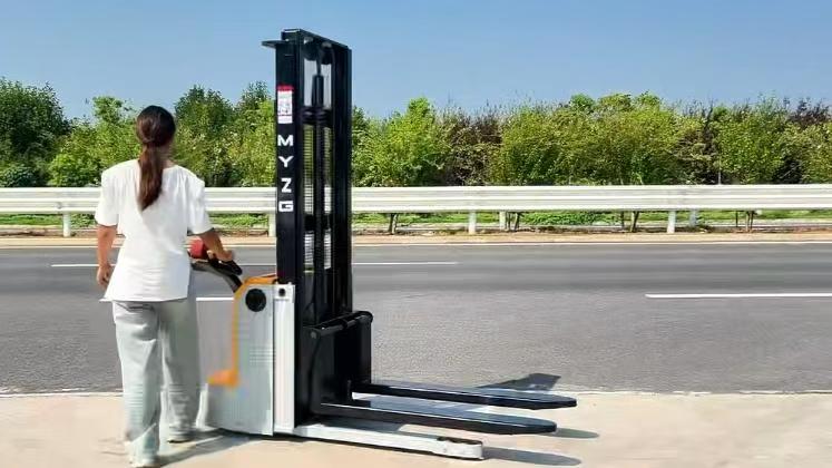 ¿Cuál es la altura máxima de elevación de un apilador de pallets? Guía completa