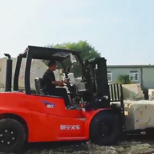 What are the signs of a diesel forklift engine problem?