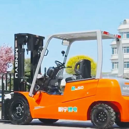 What Type of Power Supply Do I Need to Charge an Electric Forklift? 