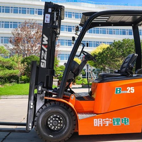 How long does it take to charge an electric forklift battery?
