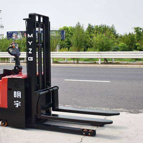 What's the Best Type of Pallet Stacker for Small Warehouse Spaces?