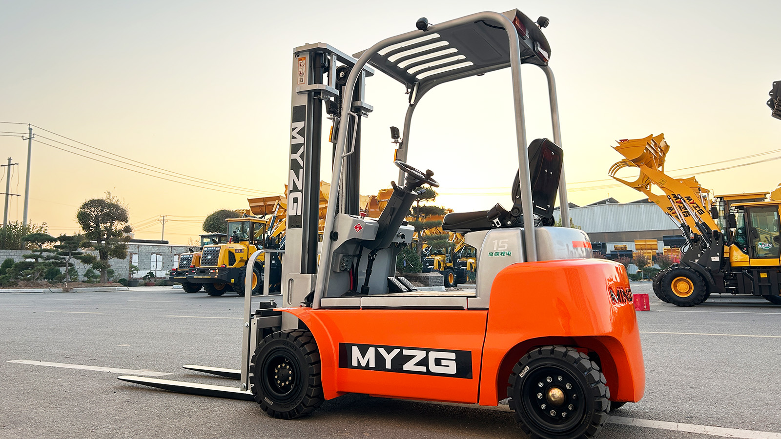 How Do Electric Forklift Maintenance Costs Compare to Internal Combustion Forklifts?