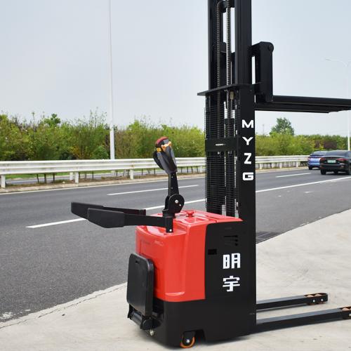 How do reach stackers optimize container handling in port operations?