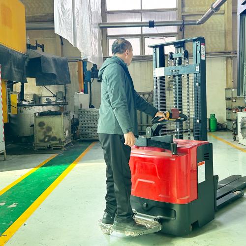 what does a stacker do ?