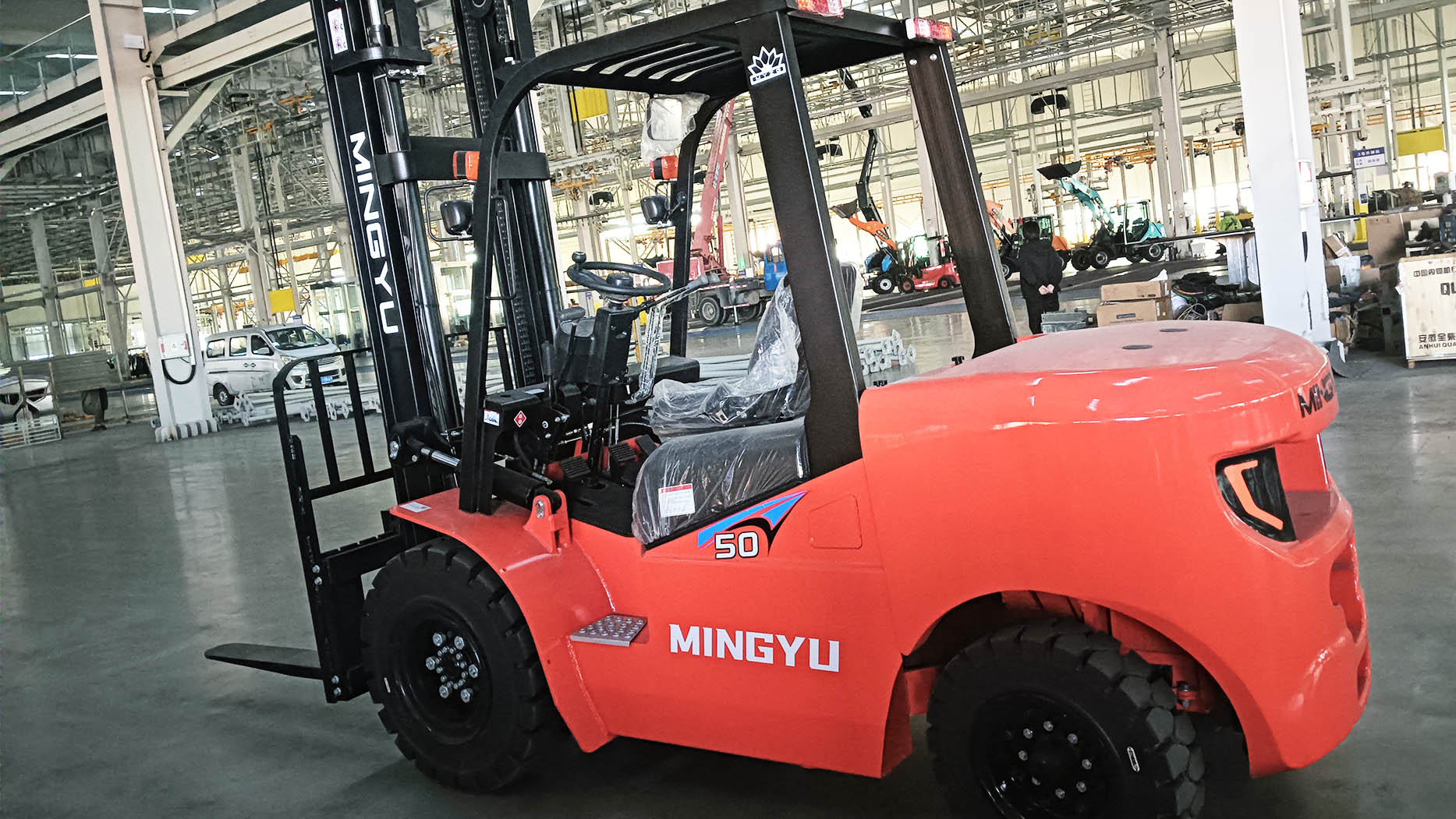 How do you operate a diesel forklift?