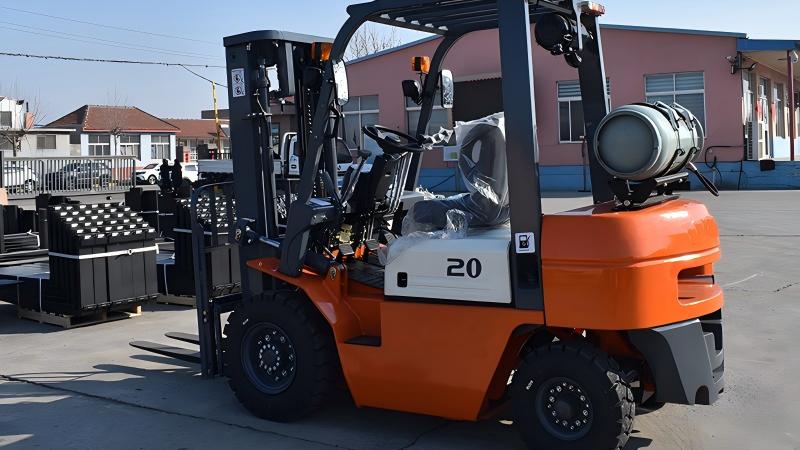What Are the Advantages of Dual-Fuel Forklifts vs Electric Forklifts?