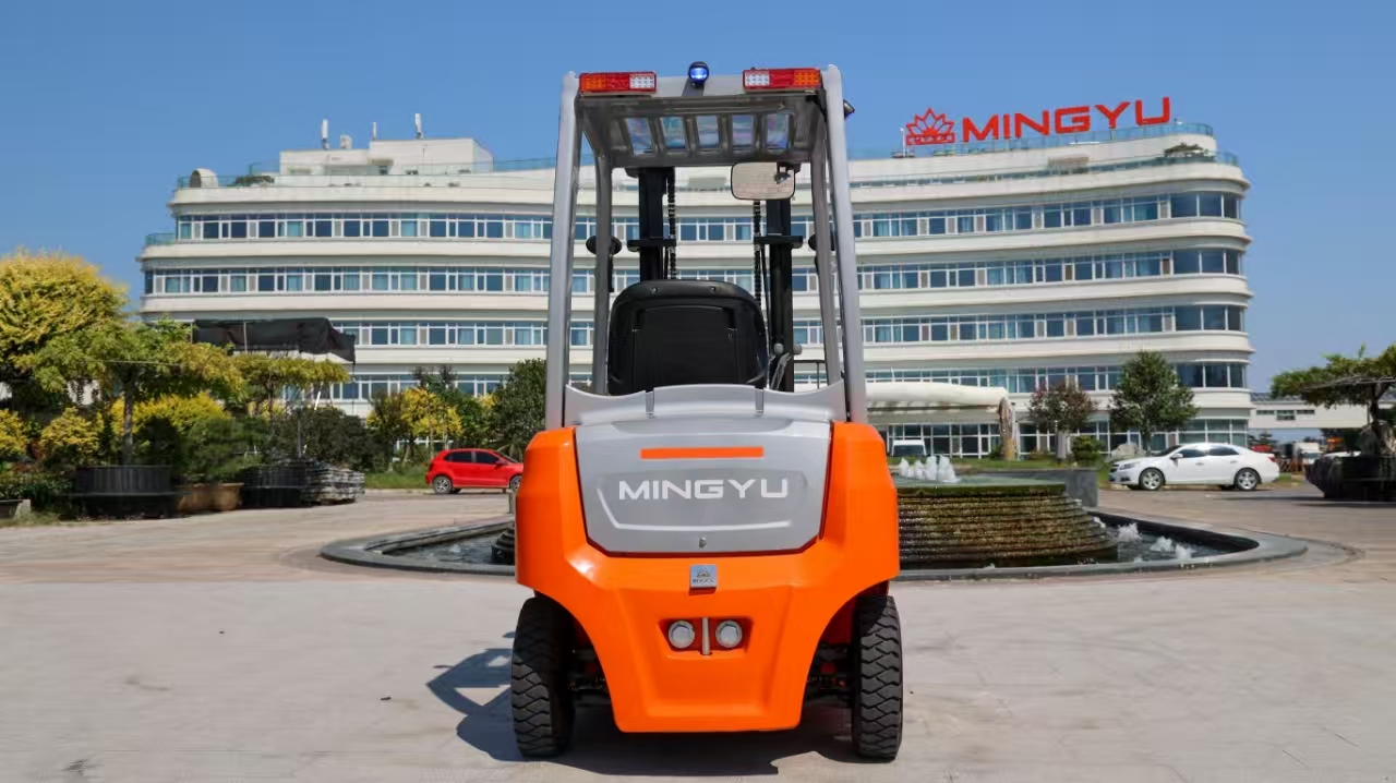 Electric vs. Internal Combustion (IC) Forklift: Which Is Better?
